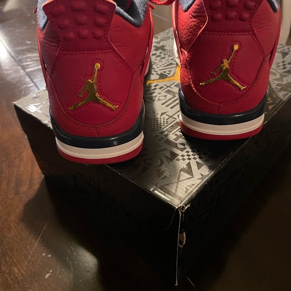 Used Air Jordan 4 Retro SE, US size 8.5 with box. Gym Red. - Picture 2 of 6